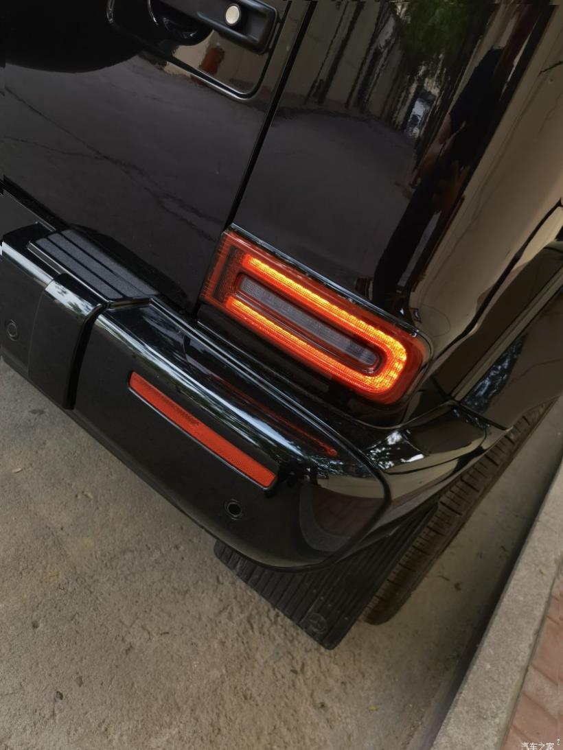 Mercedes-Benz G-Class (W463)