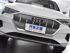 Модель 55 quattro 2019 года 2019 55 quattro fashion model Фото 10 из 44
