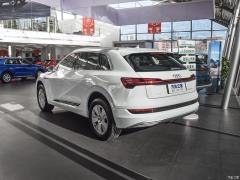 Модель 55 quattro 2019 года 2019 55 quattro fashion model Фото 3 из 44