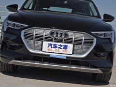 Модель 55 quattro 2019 года 2019 55 quattro fashion model Фото 8 из 47
