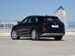 Модель 55 quattro 2019 года 2019 55 quattro fashion model Фото 5 из 47