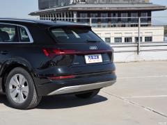 Модель 55 quattro 2019 года 2019 55 quattro fashion model Фото 35 из 47