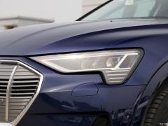 Модель 55 quattro 2019 года 2019 55 quattro fashion model Фото 25 из 73
