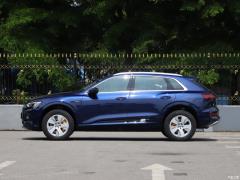 Модель 55 quattro 2019 года 2019 55 quattro fashion model Фото 4 из 73