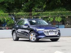 Модель 55 quattro 2019 года 2019 55 quattro fashion model Фото 3 из 73