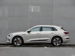 Фото Audi e-tron 