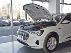 Модель 55 quattro 2019 года 2019 55 quattro fashion model Фото 86 из 145