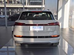 Модель 55 quattro 2019 года 2019 55 quattro fashion model Фото 14 из 145