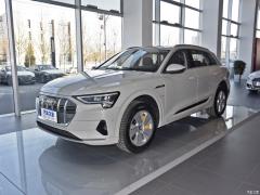 Модель 55 quattro 2019 года 2019 55 quattro fashion model Фото 9 из 145