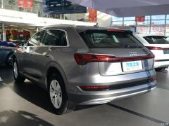 Модель 55 quattro 2019 года 2019 55 quattro fashion model Фото 5 из 49