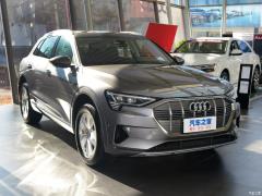 Модель 55 quattro 2019 года 2019 55 quattro fashion model Фото 3 из 49