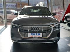 Модель 55 quattro 2019 года 2019 55 quattro fashion model Фото 2 из 49
