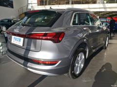 Модель 55 quattro 2019 года 2019 55 quattro fashion model Фото 7 из 49