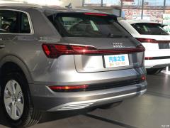 Модель 55 quattro 2019 года 2019 55 quattro fashion model Фото 37 из 49