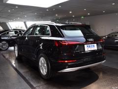 Модель 55 quattro 2019 года 2019 55 quattro fashion model Фото 4 из 45