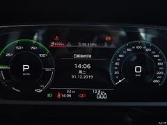 Модель 55 quattro 2019 года 2019 55 quattro fashion model Фото 11 из 334
