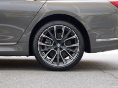 Обновленный спортивный костюм 740Li xDrive Executive M 2019 года 2019 facelifted 740Li xDrive executive M sports suit Фото 50 из 122