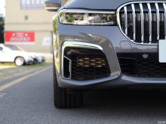 Обновленный спортивный костюм 740Li xDrive Executive M 2019 года 2019 facelifted 740Li xDrive executive M sports suit Фото 25 из 122
