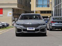 Обновленный спортивный костюм 740Li xDrive Executive M 2019 года 2019 facelifted 740Li xDrive executive M sports suit Фото 2 из 122