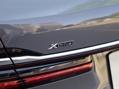 Обновленный спортивный костюм 740Li xDrive Executive M 2019 года 2019 facelifted 740Li xDrive executive M sports suit Фото 61 из 122