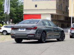 Обновленный спортивный костюм 740Li xDrive Executive M 2019 года 2019 facelifted 740Li xDrive executive M sports suit Фото 7 из 122