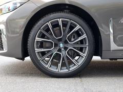 Обновленный спортивный костюм 740Li xDrive Executive M 2019 года 2019 facelifted 740Li xDrive executive M sports suit Фото 44 из 122
