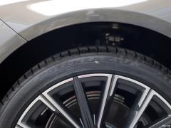Обновленный спортивный костюм 740Li xDrive Executive M 2019 года 2019 facelifted 740Li xDrive executive M sports suit Фото 46 из 122