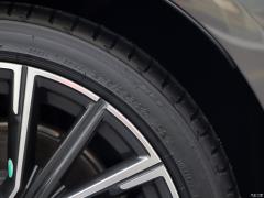 Обновленный спортивный костюм 740Li xDrive Executive M 2019 года 2019 facelifted 740Li xDrive executive M sports suit Фото 52 из 122