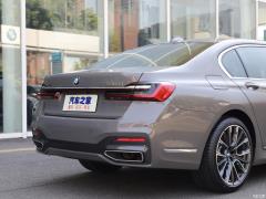Обновленный спортивный костюм 740Li xDrive Executive M 2019 года 2019 facelifted 740Li xDrive executive M sports suit Фото 64 из 122