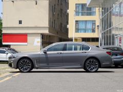 Обновленный спортивный костюм 740Li xDrive Executive M 2019 года 2019 facelifted 740Li xDrive executive M sports suit Фото 4 из 122