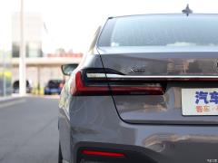 Обновленный спортивный костюм 740Li xDrive Executive M 2019 года 2019 facelifted 740Li xDrive executive M sports suit Фото 59 из 122