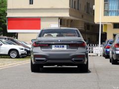 Обновленный спортивный костюм 740Li xDrive Executive M 2019 года 2019 facelifted 740Li xDrive executive M sports suit Фото 6 из 122