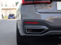 Обновленный спортивный костюм 740Li xDrive Executive M 2019 года 2019 facelifted 740Li xDrive executive M sports suit Фото 60 из 122