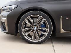 Обновленный спортивный костюм M760Li xDrive V12 2019 года 2019 facelifted M760Li xDrive V12 sports suit Фото 71 из 108