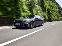 Обновленный спортивный костюм M760Li xDrive V12 2019 года 2019 facelifted M760Li xDrive V12 sports suit Фото 104 из 108