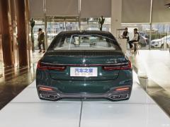 Обновленный спортивный костюм 740Li xDrive Executive M 2019 года 2019 facelifted 740Li xDrive executive M sports suit Фото 5 из 54