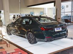 Обновленный спортивный костюм 740Li xDrive Executive M 2019 года 2019 facelifted 740Li xDrive executive M sports suit Фото 4 из 54