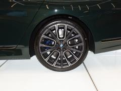 Обновленный спортивный костюм 740Li xDrive Executive M 2019 года 2019 facelifted 740Li xDrive executive M sports suit Фото 35 из 54