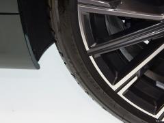Обновленный спортивный костюм 740Li xDrive Executive M 2019 года 2019 facelifted 740Li xDrive executive M sports suit Фото 37 из 54