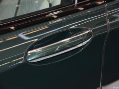Обновленный спортивный костюм 740Li xDrive Executive M 2019 года 2019 facelifted 740Li xDrive executive M sports suit Фото 33 из 54