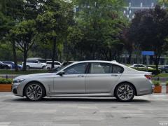 Обновленный спортивный костюм M760Li xDrive V12 2019 года 2019 facelifted M760Li xDrive V12 sports suit Фото 4 из 74