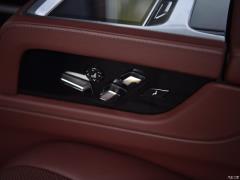Обновленный спортивный костюм M760Li xDrive V12 2019 года 2019 facelifted M760Li xDrive V12 sports suit Фото 39 из 46