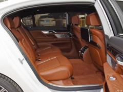Обновленный спортивный костюм 750Li xDrive V8 M 2019 года 2019 facelifted 750Li xDrive V8 M sports suit Фото 500 из 540