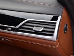 Обновленный спортивный костюм 750Li xDrive V8 M 2019 года 2019 facelifted 750Li xDrive V8 M sports suit Фото 156 из 540