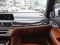 Обновленный спортивный костюм 750Li xDrive V8 M 2019 года 2019 facelifted 750Li xDrive V8 M sports suit Фото 163 из 540
