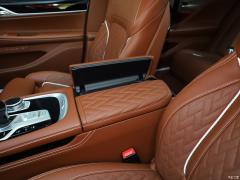 Обновленный спортивный костюм 740Li xDrive Executive M 2019 года 2019 facelifted 740Li xDrive executive M sports suit Фото 231 из 540