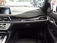 Обновленный спортивный костюм 730Li M 2019 года 2019 facelifted 730Li M sports suit Фото 4 из 45