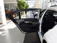 Обновленный спортивный костюм 730Li M 2019 года 2019 facelifted 730Li M sports suit Фото 29 из 45