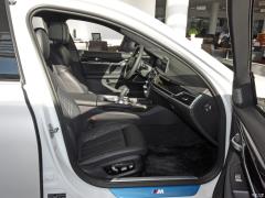 Обновленный спортивный костюм 730Li M 2019 года 2019 facelifted 730Li M sports suit Фото 36 из 45