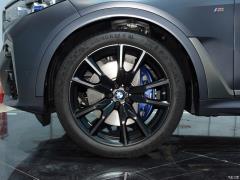 Коллекция xDrive M50i Faye 2020 года 2020 xDrive M50i Faye Collection Edition Фото 25 из 50